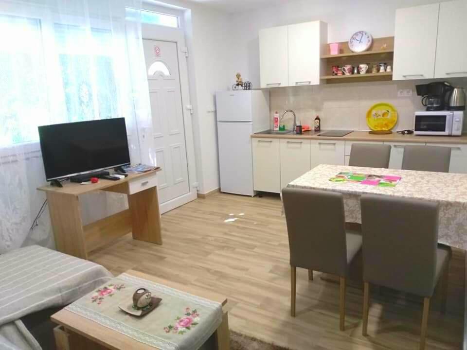 Apartmani Ruzmarin - Seget Donji, Trogir Exterior photo